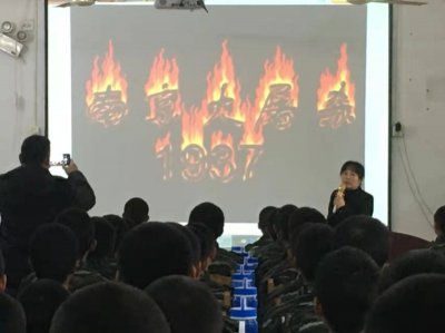 <b>松柏傲苍穹   明月祭英魂</b>